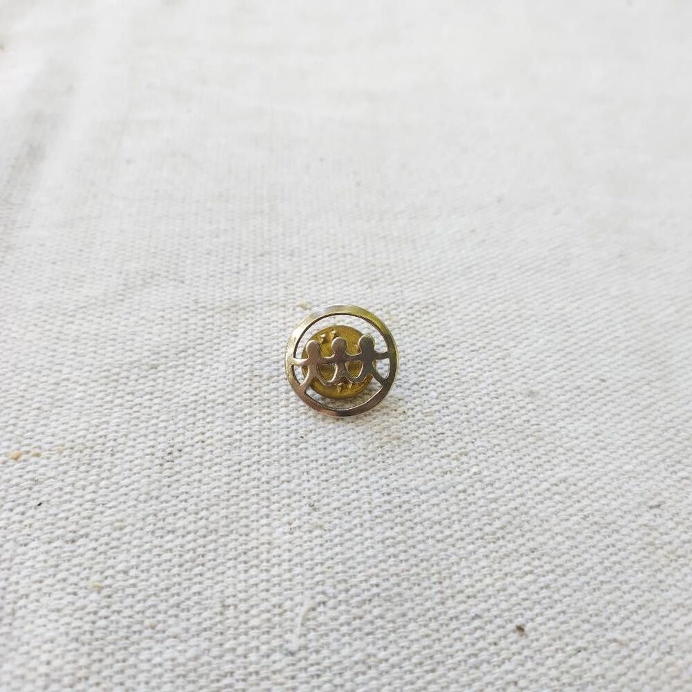 Gold Nonprofit United Way Figures Holding Hands butterfly clasp lapel pin 341